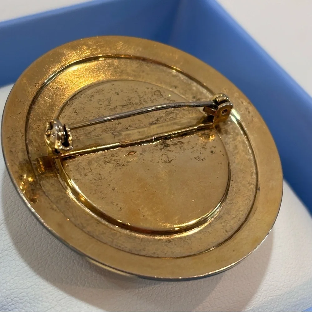 Elegant Gold and Tan Brooch
